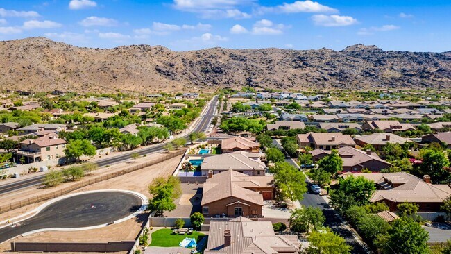 Building Photo - Welcome to this inviting Phoenix Rental - Available!