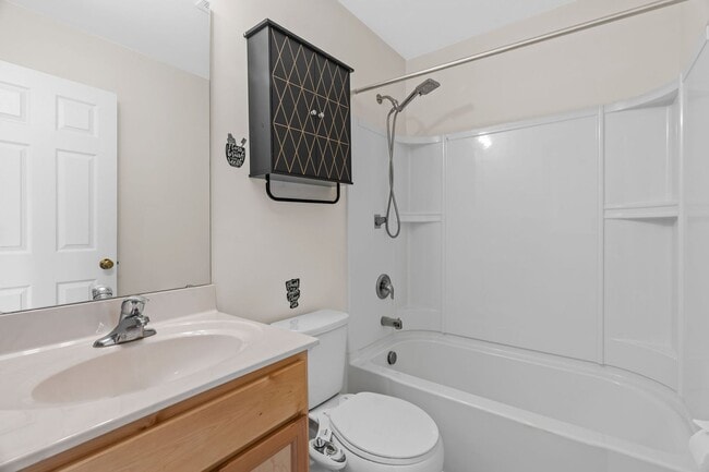 Building Photo - Charming 3-Bedroom Home
