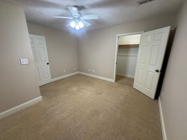 Building Photo - Spacious House in Draffenville