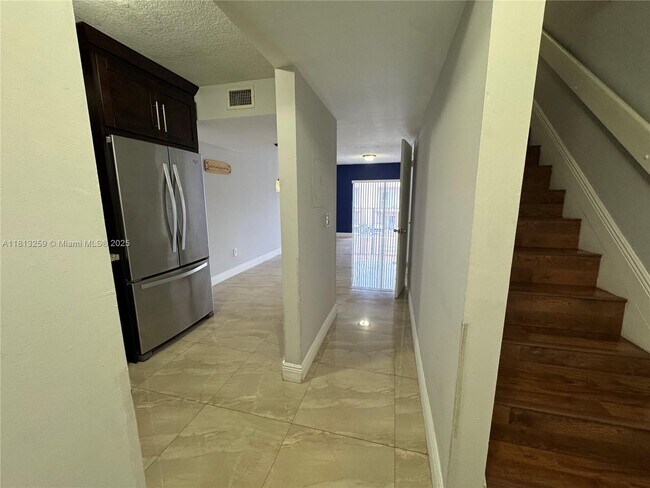 Building Photo - 2610 W 76th St