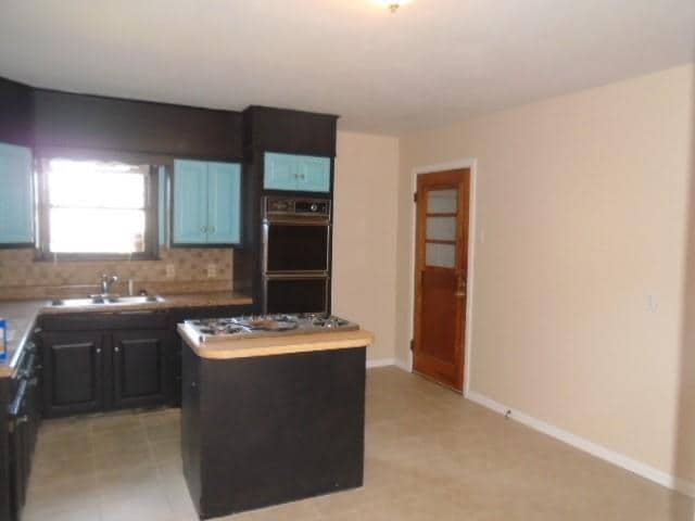 Building Photo - 1542 Sewell St