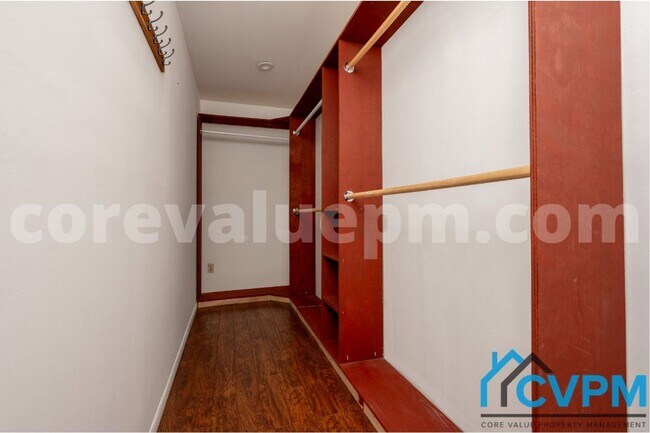 Building Photo - 7884 Huguenot Ct