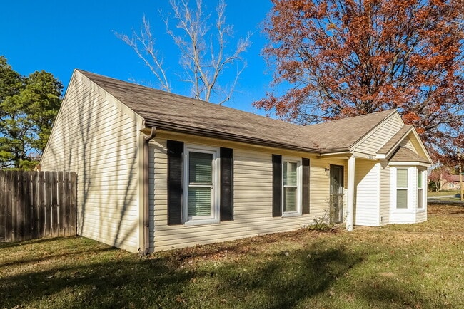 Building Photo - 7900 Rochelle Rd