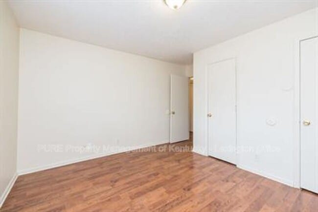 Building Photo - 233 Landings Dr