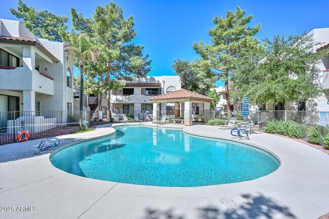 Building Photo - 750 E Northern Ave