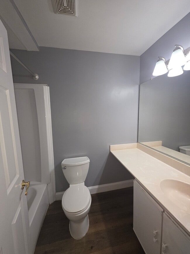 Building Photo - 4 Banyan Wood Ct