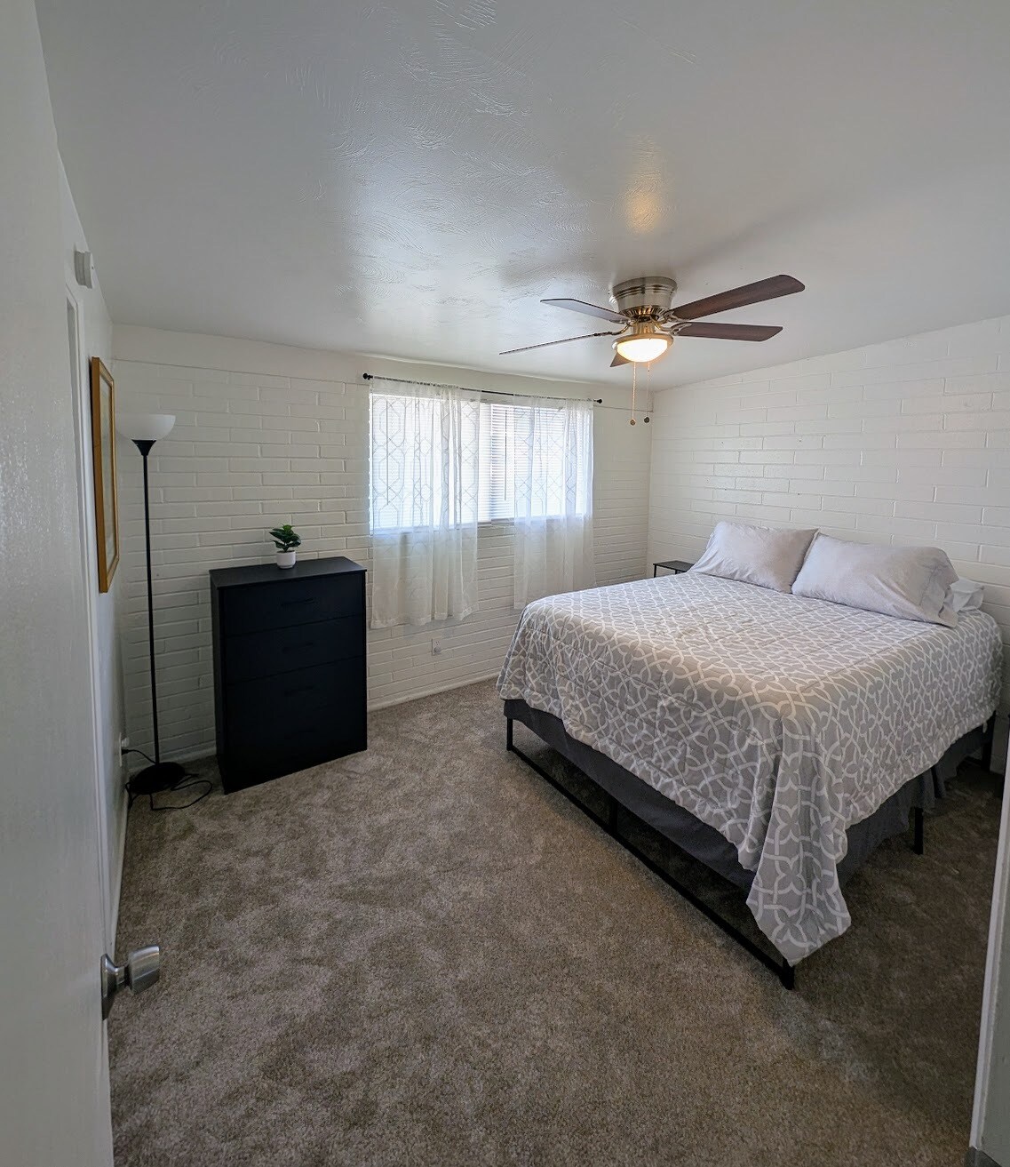 Building Photo - 2625 S Lands End Rd