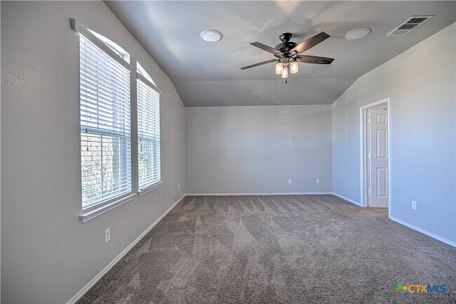 Building Photo - 1011 Sugar Brook Dr