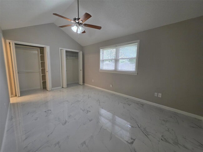 Building Photo - East Heatherock Circle, Sugar Land, TX 77479 - 3 BR 2 BA single-family home