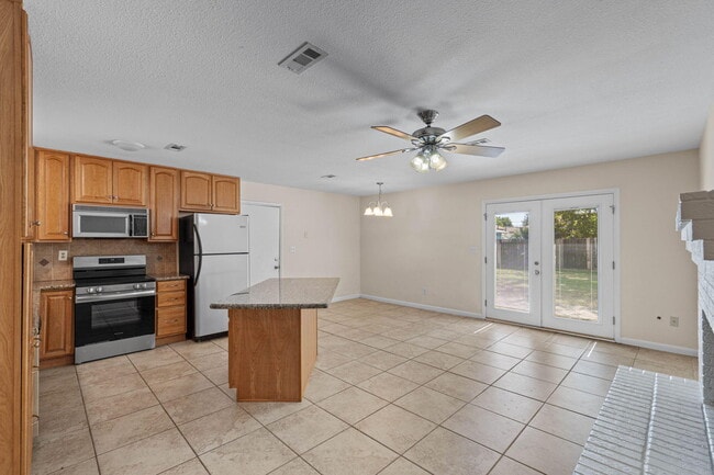 Building Photo - 137 Deville Dr