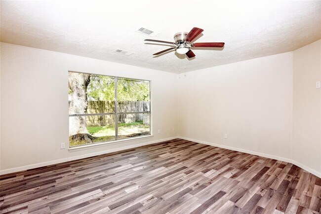 Building Photo - 194 Moonridge Dr