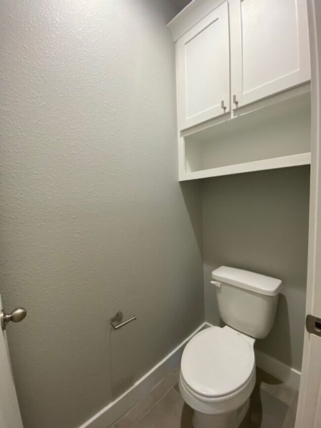 Building Photo - 3806 Negin Dr