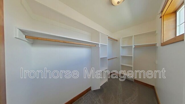 Building Photo - 5471 Glenellen Dr