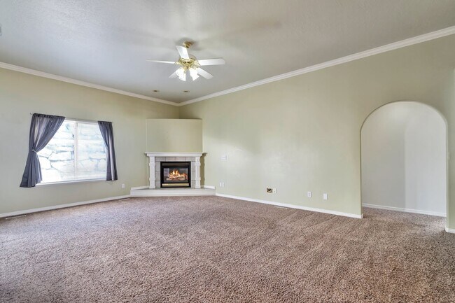 Building Photo - 426 W 2700 S