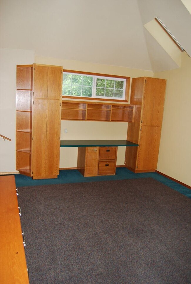 Building Photo - 3 Bedroom 2 Bath Home Newberg OR