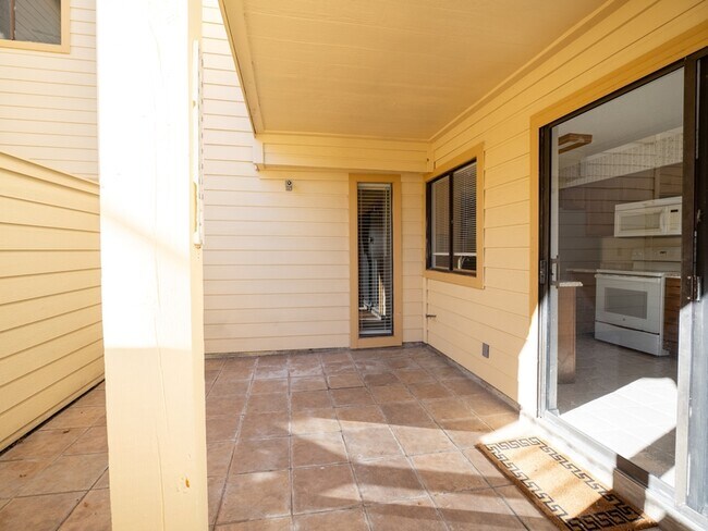 Building Photo - 1209 Hi Stirrup