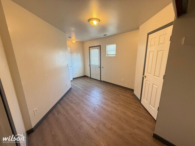 Building Photo - Modern Townhouse Living – 3 Beds, 2.5 Bath...