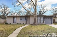 Building Photo - 634 Karen Ln