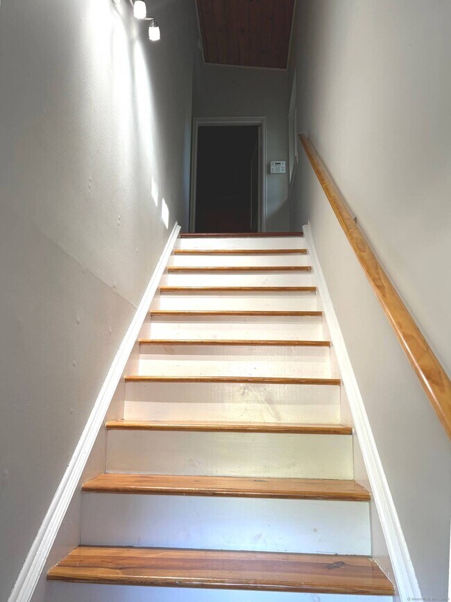 Building Photo - 90 Ledgebrook Dr