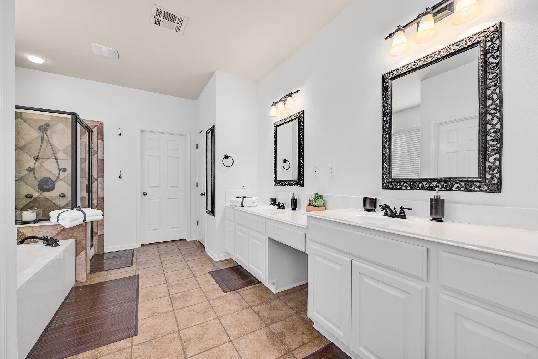 Building Photo - 2505 Lovett Ln