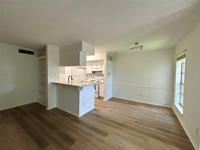 Building Photo - 2800 Jeanetta St