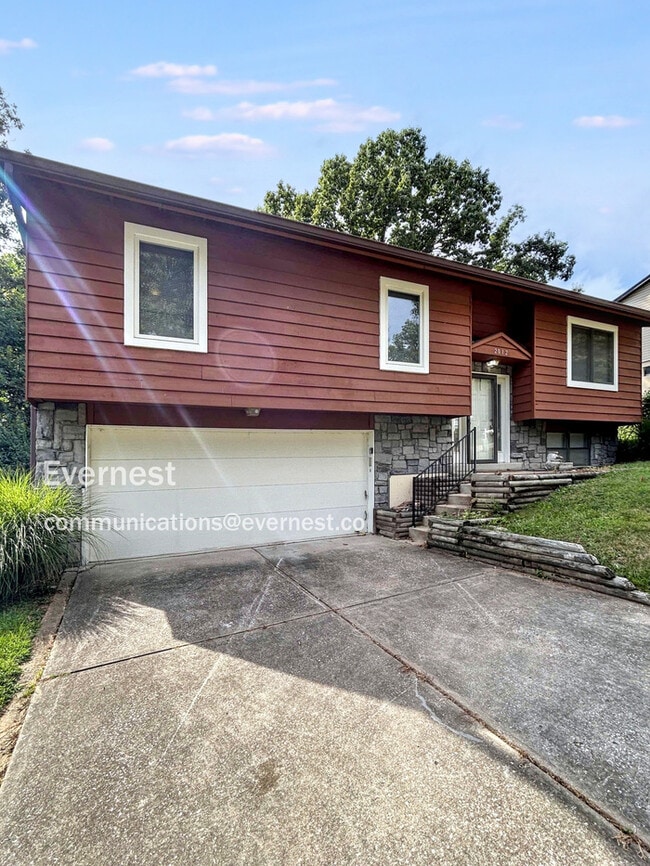 Building Photo - 2012 White Haven Dr