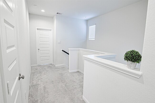 Building Photo - 10005 Brickhouse Dr
