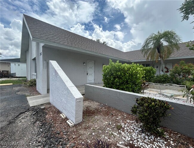 Building Photo - 202 SE 24th Ave