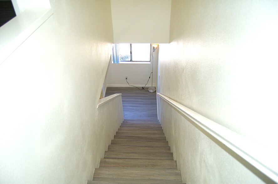 Building Photo - 1323 W Palmyra Ave