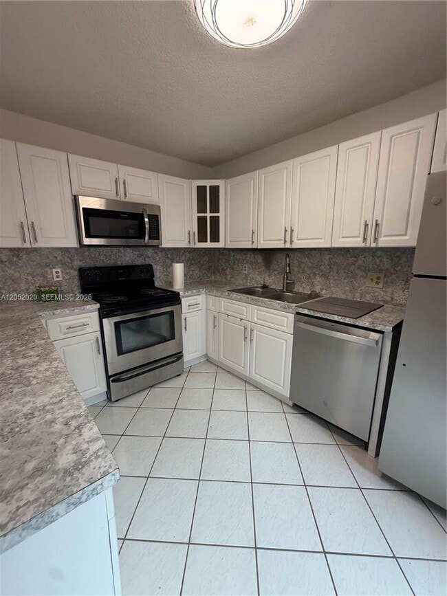 Building Photo - 2563 Camelot Ct