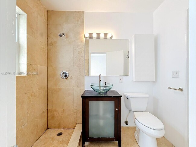 Building Photo - 2463 Pine Tree Dr