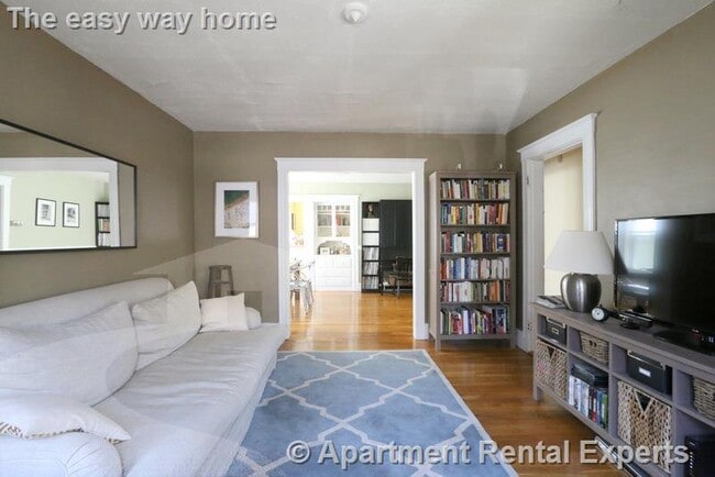 Building Photo - 56 Standish St