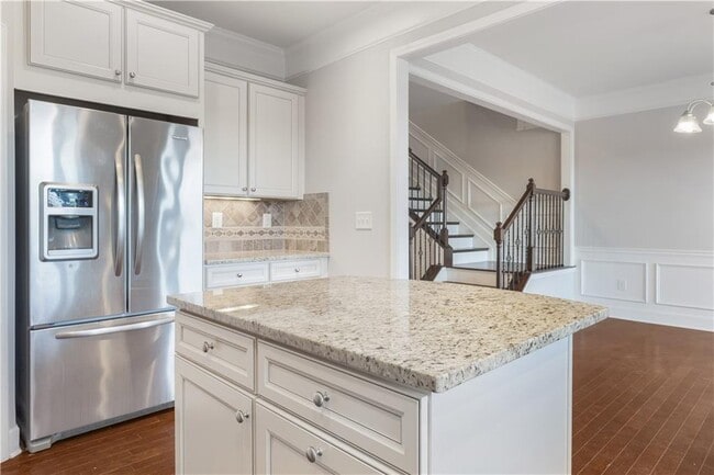 Building Photo - 2541 Sibley Dr