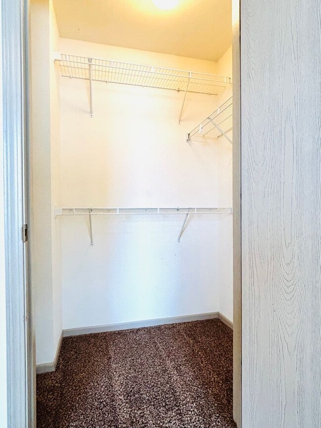 Building Photo - 2 Bedroom Apartment, Great Location!