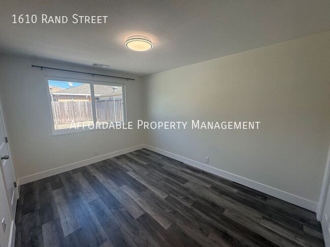 Building Photo - 1610 Rand St