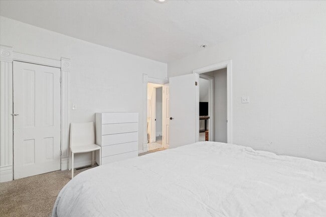 Building Photo - Awesome 3 bedroom, 2 bath home!