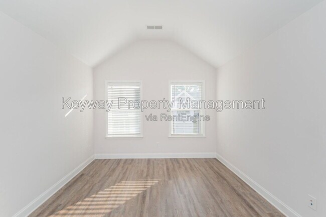 Building Photo - 319 Sumac Trail