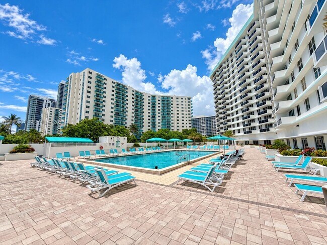 Building Photo - 3725 S Ocean Dr