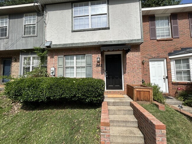 Primary Photo - 1032 Chinook St