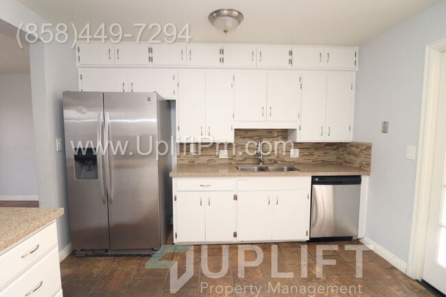 Building Photo - Casita Way (4025)