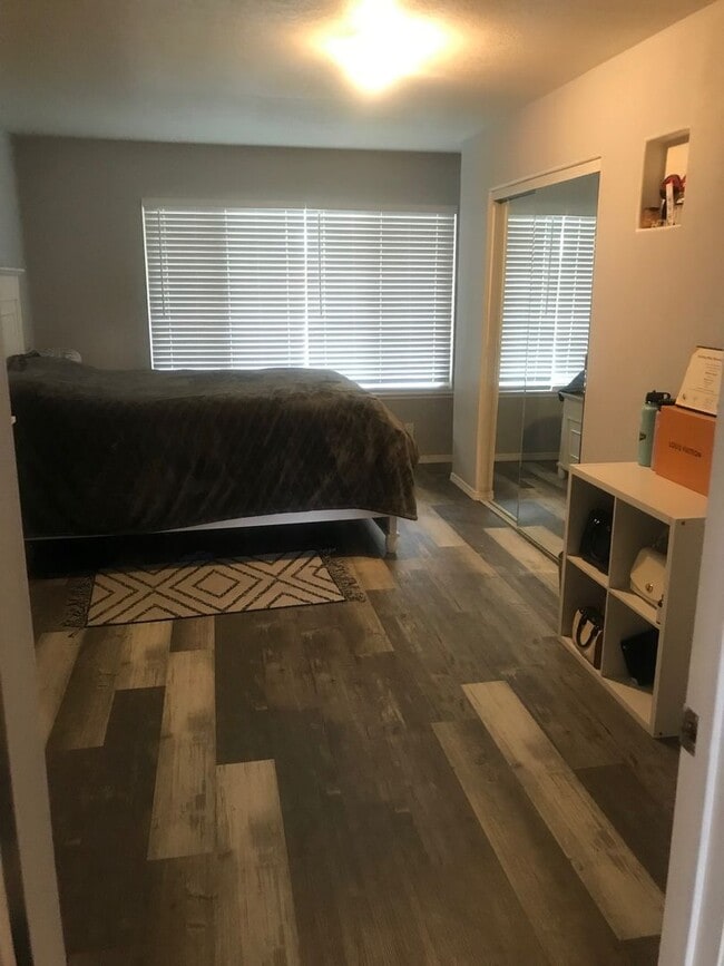 Building Photo - Stunning Single Story Home
