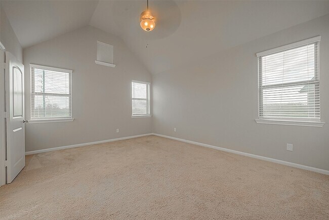 Building Photo - 8700 Laurel Crest Dr