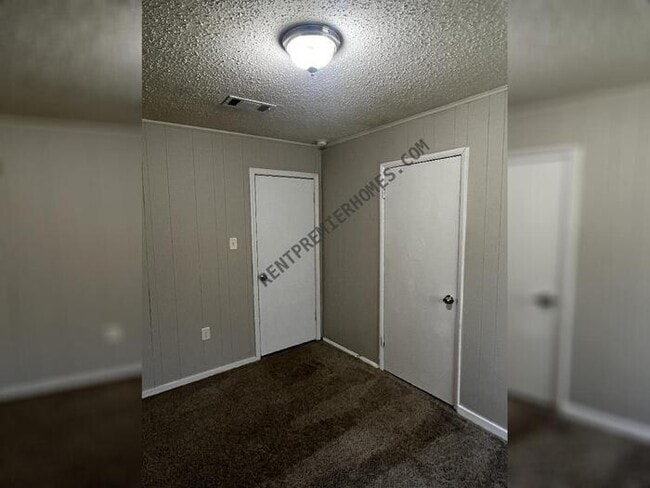 Building Photo - 6617 Whippoorwill Ln