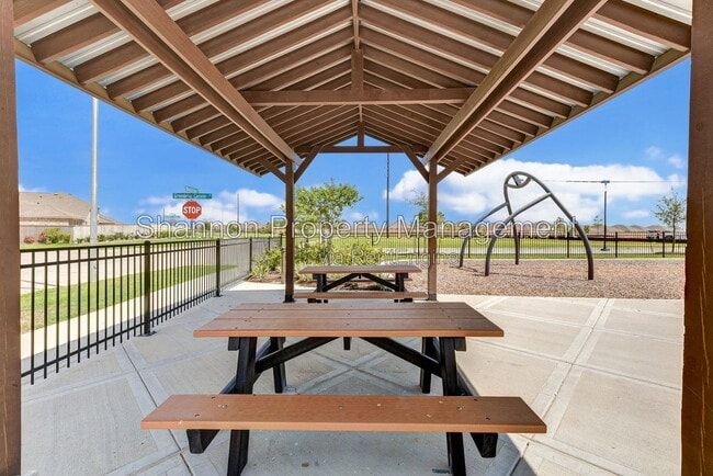 Building Photo - 7418 Clover Chase Dr