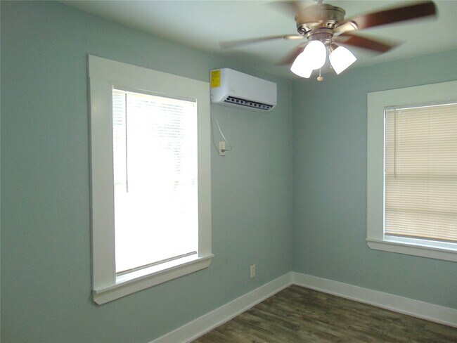 Building Photo - 5113 Avenue O 1/2