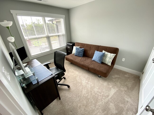 Building Photo - 140 Sunburst Villa Dr