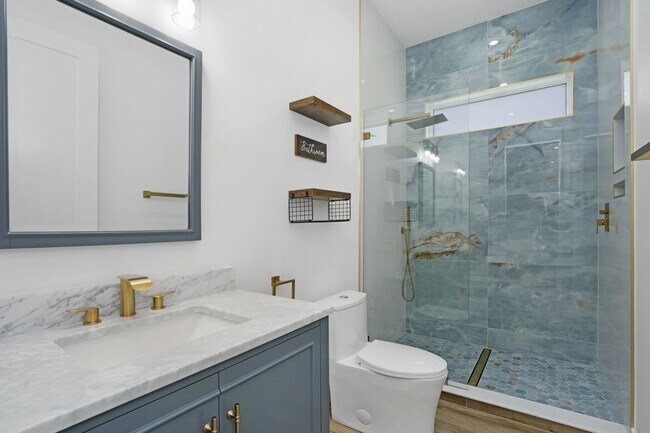 Building Photo - 5/3 Luxury Custom Home plus Boat dock, Pool and Stunning Views!!