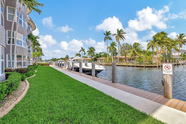 Building Photo - 3121 NE 51st St