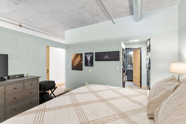 Building Photo - 720 N 4th St