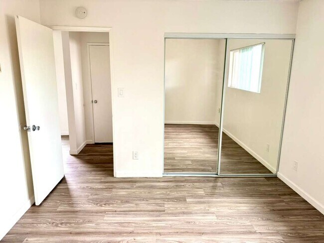 Building Photo - Del Coronado Villas 3